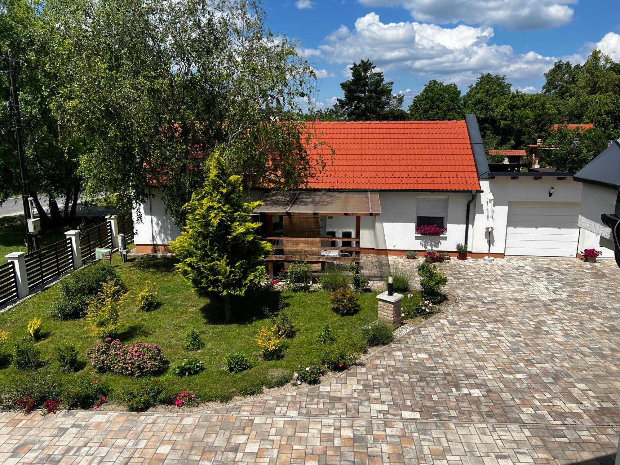 GyőrújbarátDreko Panzio & Borbisztro住宿加早餐旅馆 外观 照片