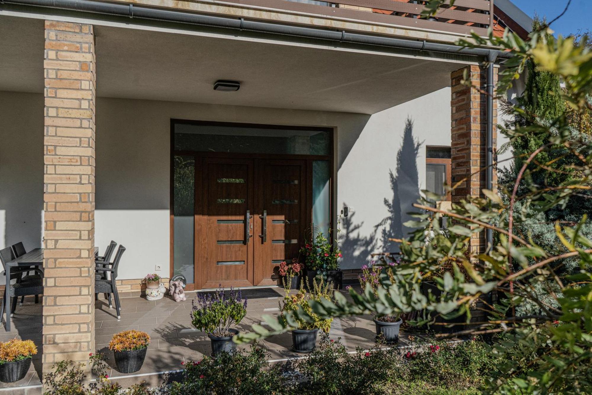 GyőrújbarátDreko Panzio & Borbisztro住宿加早餐旅馆 外观 照片