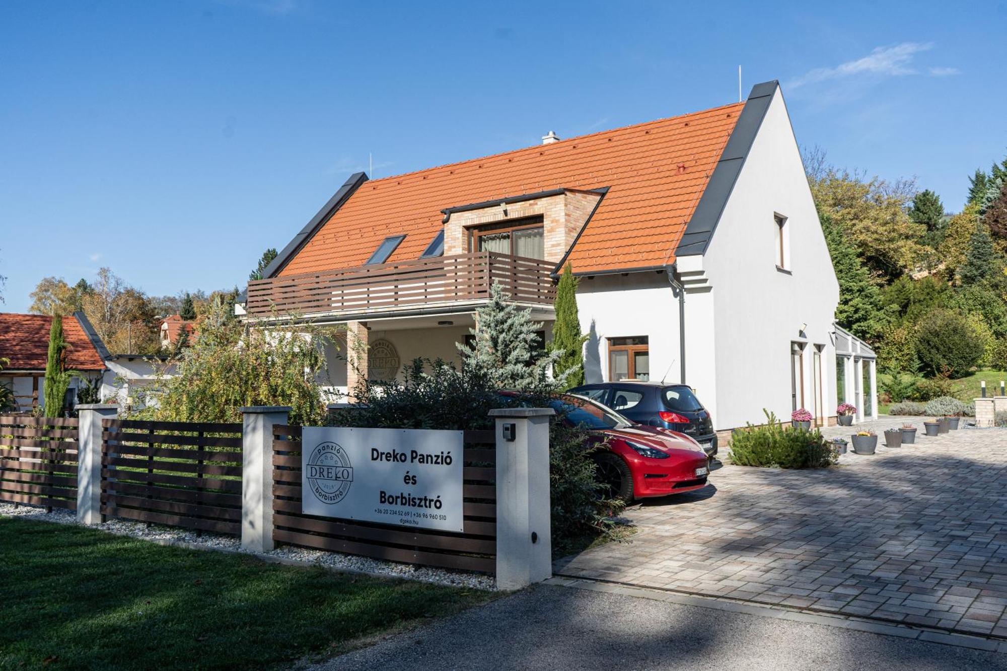 GyőrújbarátDreko Panzio & Borbisztro住宿加早餐旅馆 外观 照片